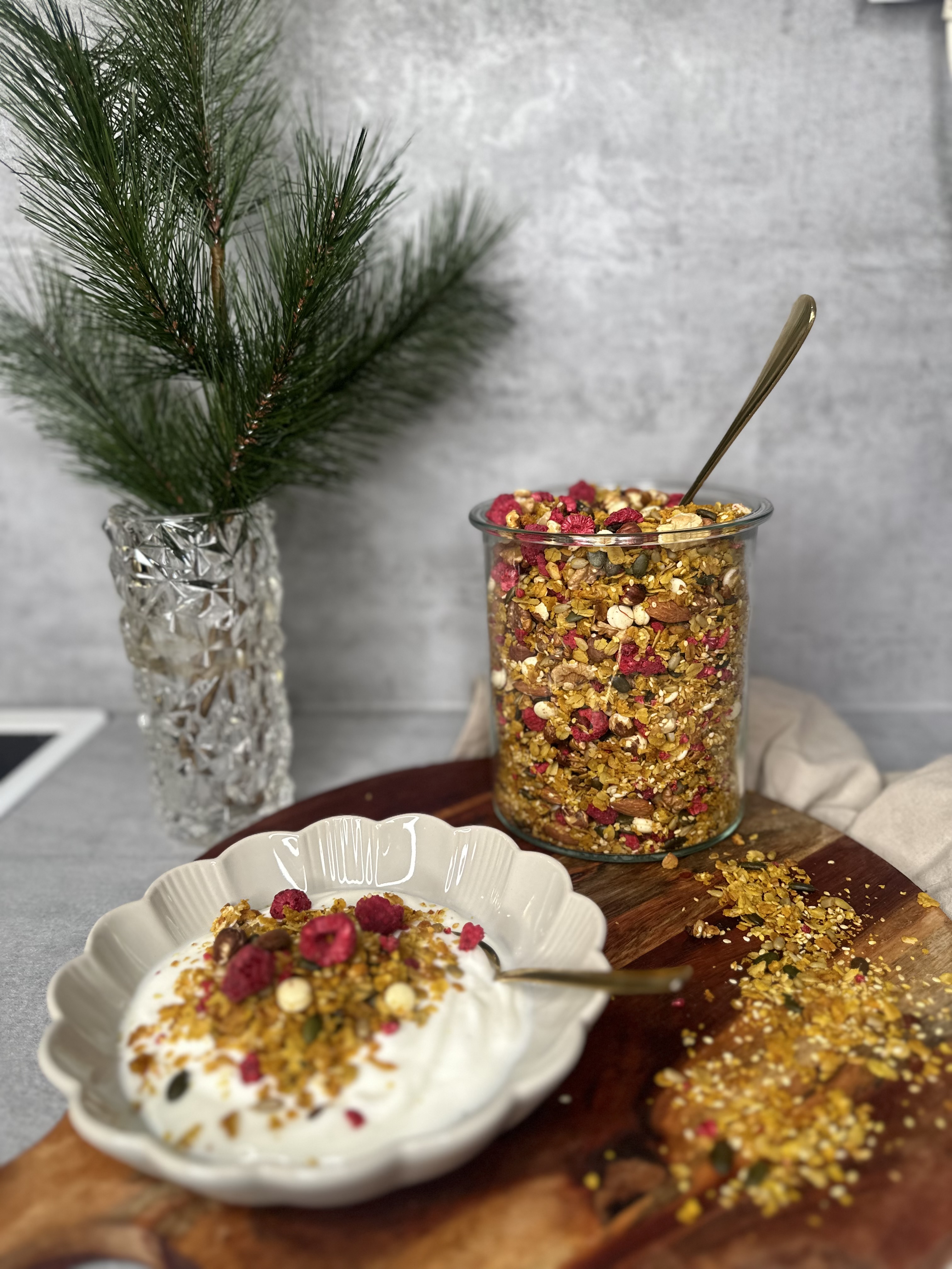 Saffransgranola med hallon & vit choklad