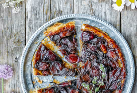 Smördegstarlette med Sauternes-karamelliserade rödlök