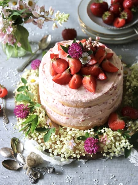 Simonas rustika jordgubbstårta