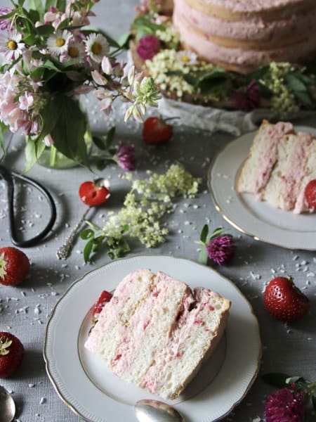 Simonas rustika jordgubbstårta